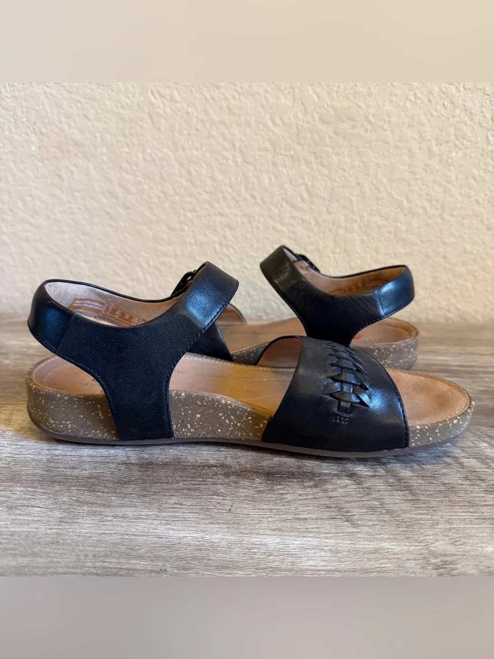Clarks Un Perri Way Sandals Braided Leather straps cushioned Footbed